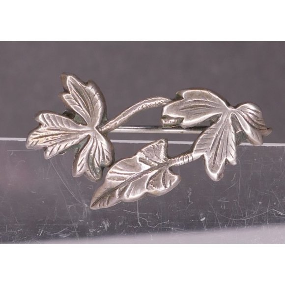 Vintage Sterling Silver Leaf Brooch - Small Brooch With Botanical Design - Picture 1 of 3